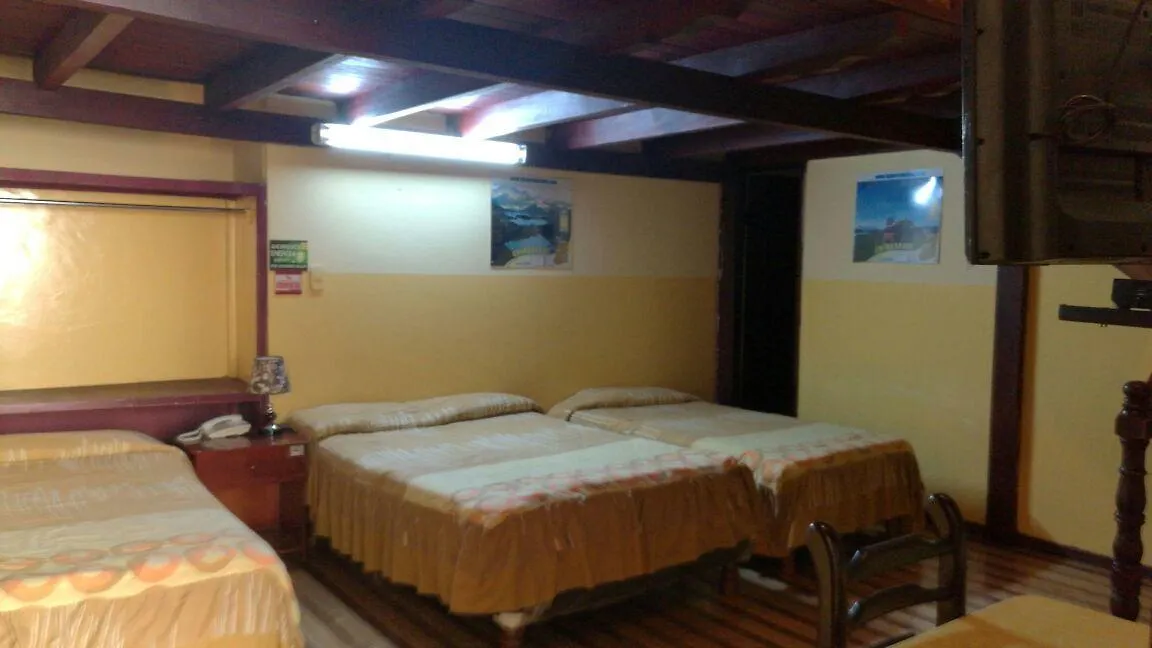 Ostello Hostal Puerta Del Sol Quito Ecuador
